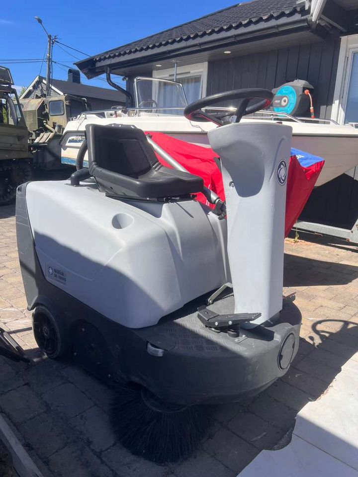 Nilfisk SR 1000 S feie/vaskemaskin RIDEON - Industriële veegmachine: afbeelding 1 Nilfisk SR 1000 S feie/vaskemaskin RIDEON - Industriële veegmachine: afbeelding 1