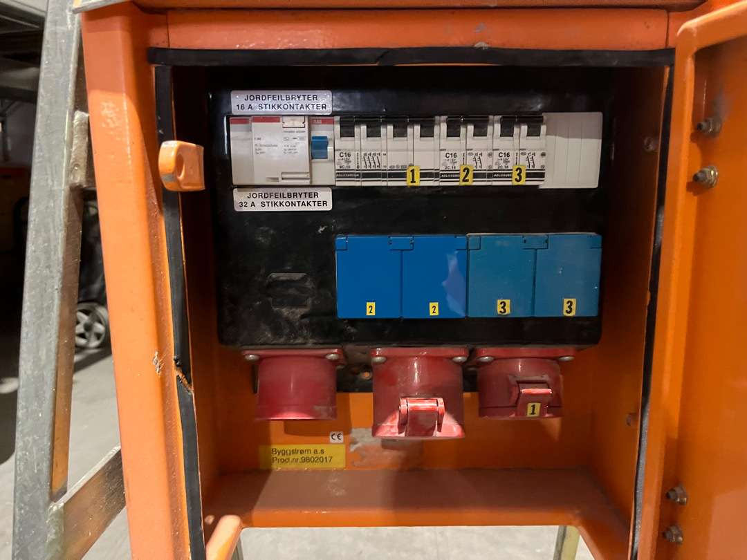 Strømskap fra Holte 400v - Gereedschap/ Toebehoor: afbeelding 4 Strømskap fra Holte 400v - Gereedschap/ Toebehoor: afbeelding 4