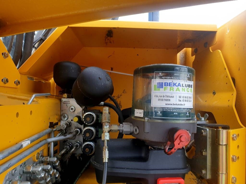 Mecalac 12 M TX - Mobiele graafmachine: afbeelding 5 Mecalac 12 M TX - Mobiele graafmachine: afbeelding 5