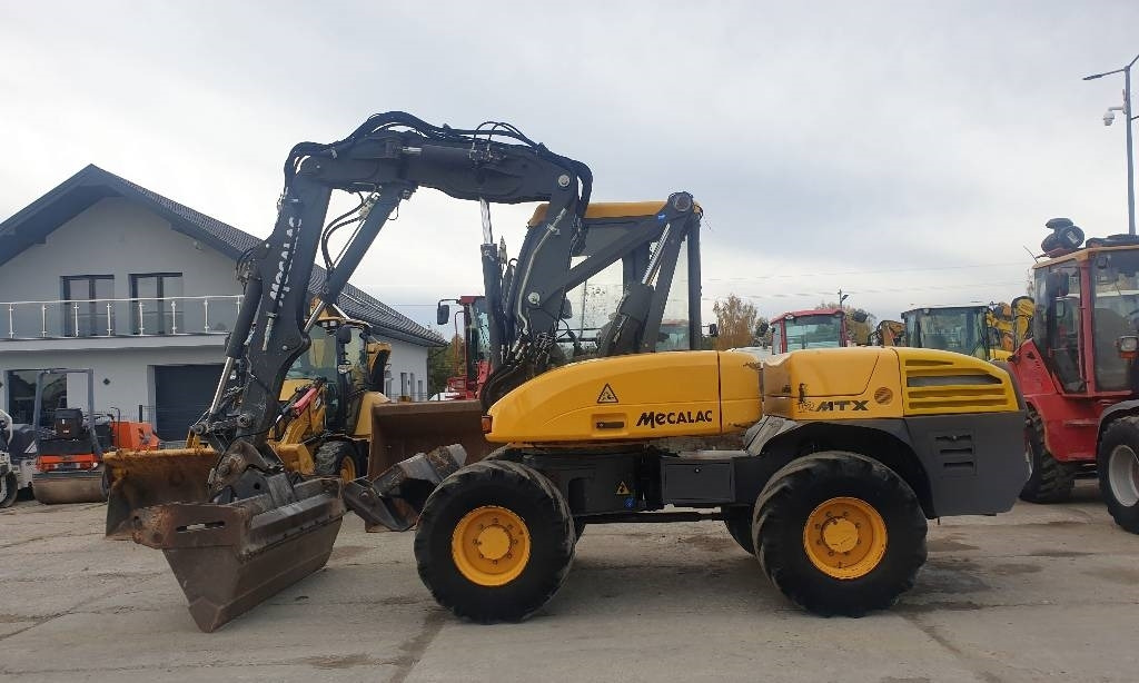 Mecalac 12 M TX - Mobiele graafmachine: afbeelding 2 Mecalac 12 M TX - Mobiele graafmachine: afbeelding 2