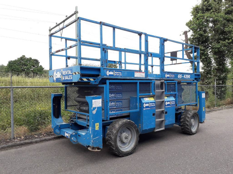 Genie GS 4390 RT | 2008 - Schaarlift: afbeelding 3 Genie GS 4390 RT | 2008 - Schaarlift: afbeelding 3