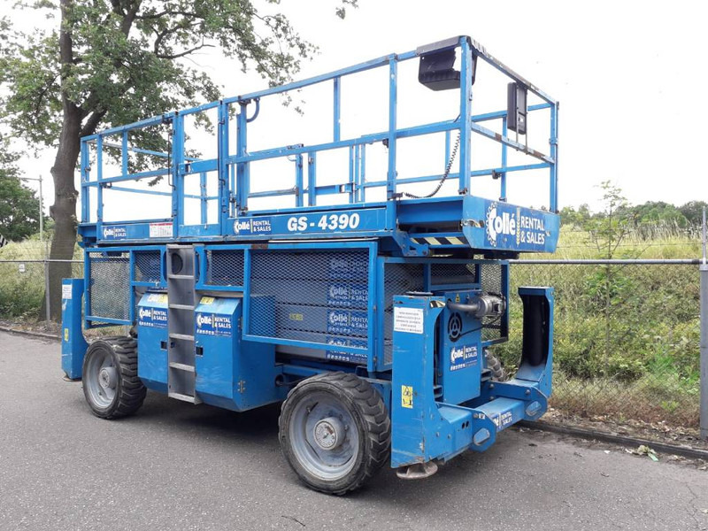 Genie GS 4390 RT | 2008 - Schaarlift: afbeelding 2 Genie GS 4390 RT | 2008 - Schaarlift: afbeelding 2
