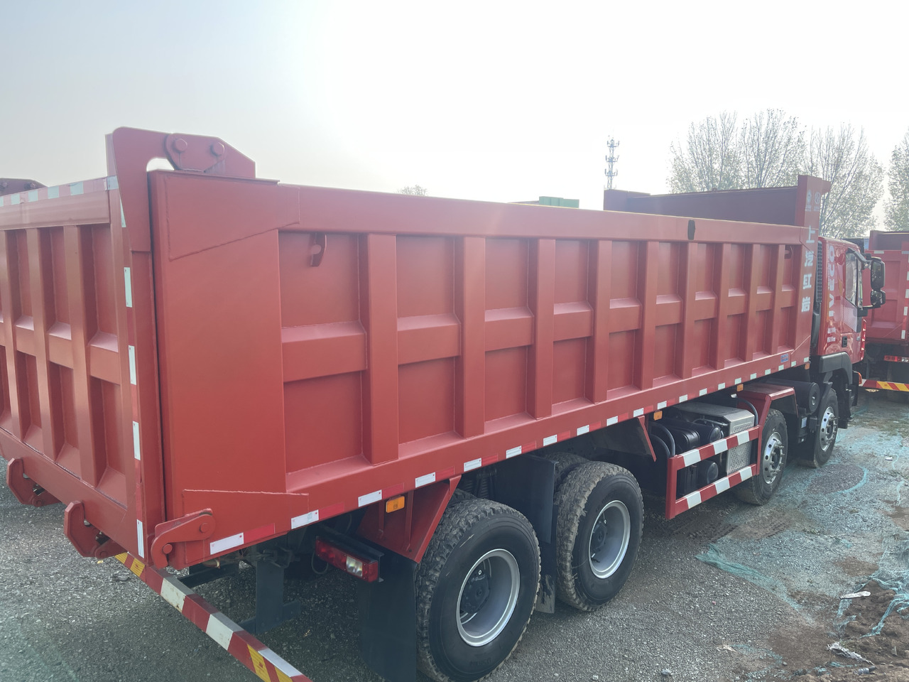 HONGYAN C6 - Kipper vrachtwagen: afbeelding 5 HONGYAN C6 - Kipper vrachtwagen: afbeelding 5