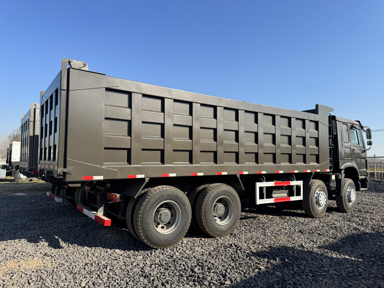 HOWO - Kipper vrachtwagen: afbeelding 4 HOWO - Kipper vrachtwagen: afbeelding 4
