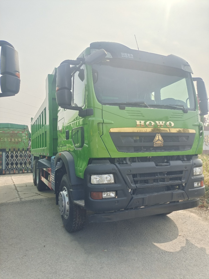 SINOTRUCK HOWO - Kipper vrachtwagen: afbeelding 1 SINOTRUCK HOWO - Kipper vrachtwagen: afbeelding 1