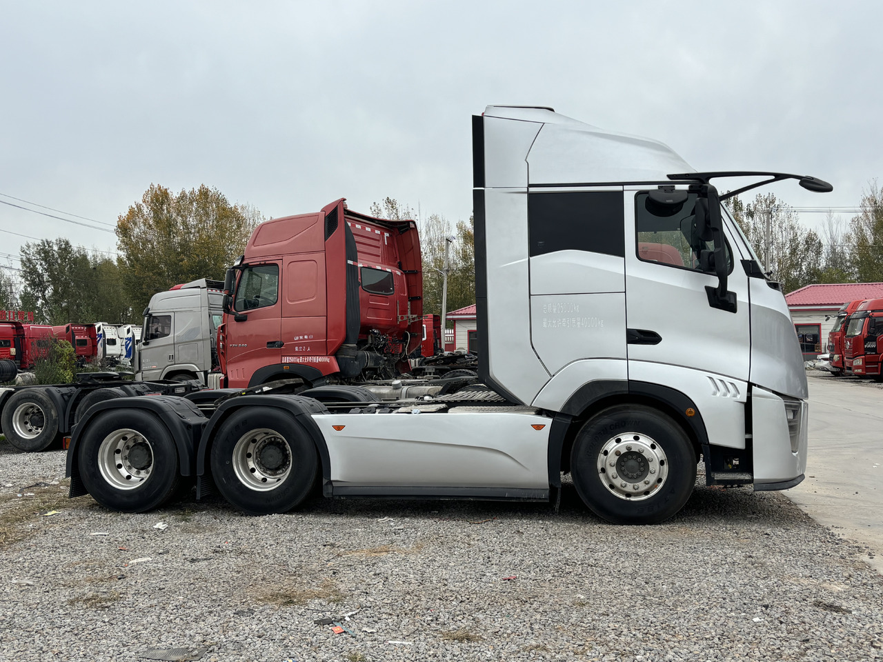 SINOTRUCK HOWO YELLOW RIVER - Trekker: afbeelding 4 SINOTRUCK HOWO YELLOW RIVER - Trekker: afbeelding 4