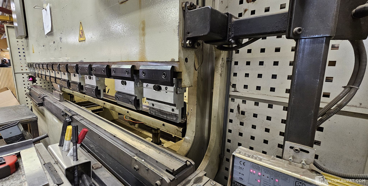 Durma CNC HAP 30160, 2004, Hämeenlinna - Bouwmachine: afbeelding 3 Durma CNC HAP 30160, 2004, Hämeenlinna - Bouwmachine: afbeelding 3