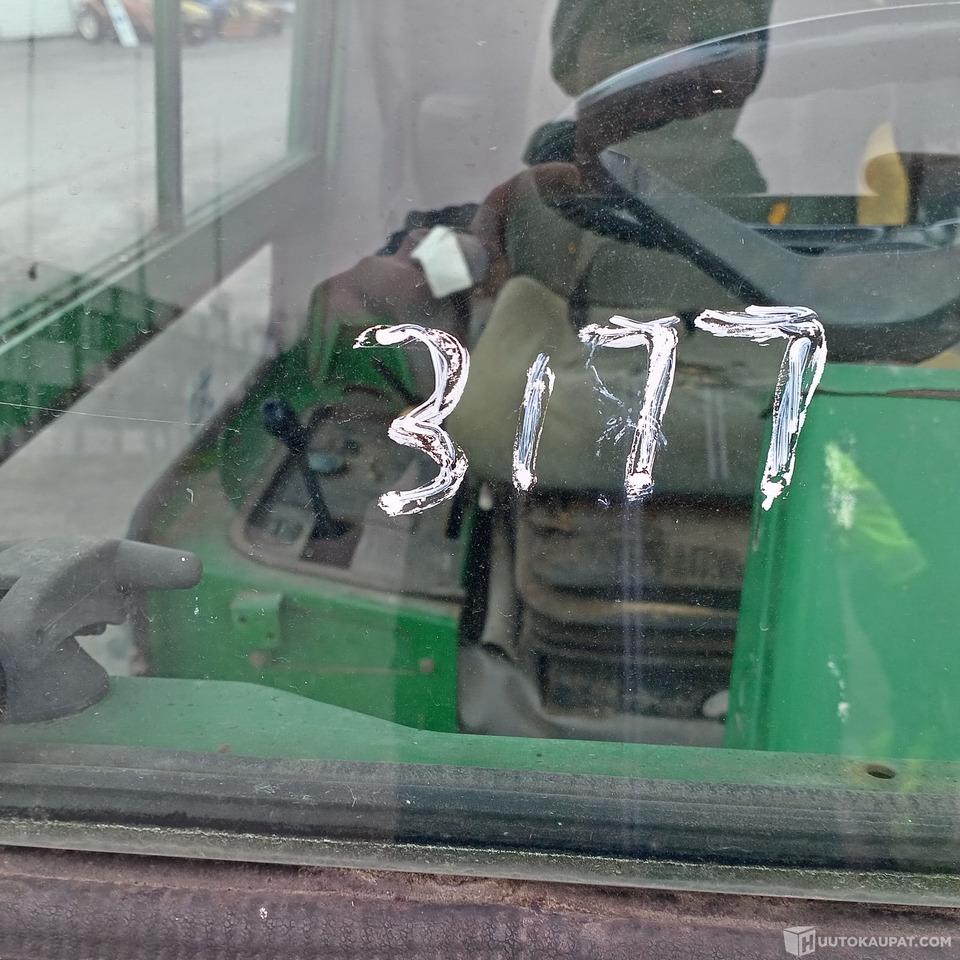 John Deere 3235 kelaleikkuri, 4 WD ja hytti, Hollola - Gazonmaaier: afbeelding 5 John Deere 3235 kelaleikkuri, 4 WD ja hytti, Hollola - Gazonmaaier: afbeelding 5