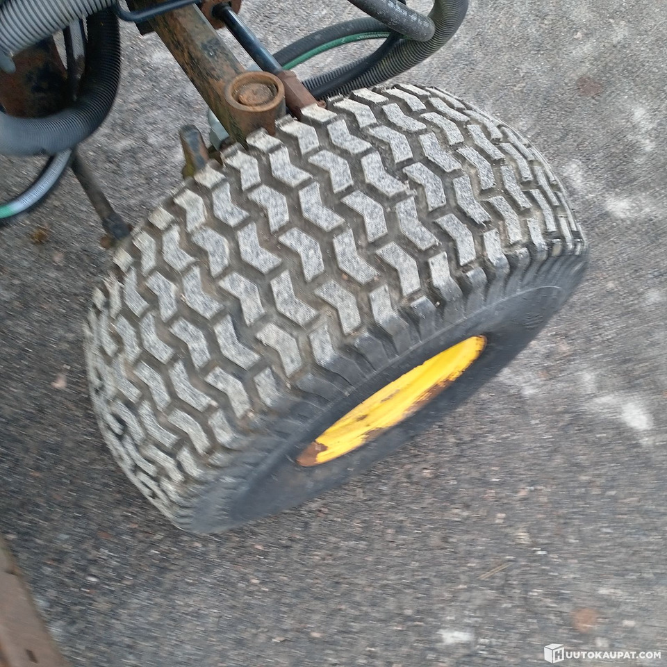 Leasing John Deere 3235 kelaleikkuri, 4 WD ja hytti, Hollola John Deere 3235 kelaleikkuri, 4 WD ja hytti, Hollola: afbeelding 15 Leasing John Deere 3235 kelaleikkuri, 4 WD ja hytti, Hollola John Deere 3235 kelaleikkuri, 4 WD ja hytti, Hollola: afbeelding 15