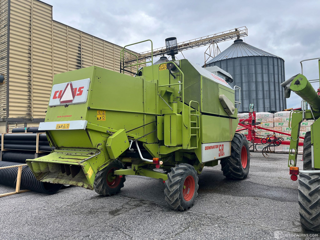 Claas Dominator 58S, leikkuupuimuri 3,6 metrin pöydällä, Okraspecial, 1996, Salo - Landbouwmachine: afbeelding 5 Claas Dominator 58S, leikkuupuimuri 3,6 metrin pöydällä, Okraspecial, 1996, Salo - Landbouwmachine: afbeelding 5