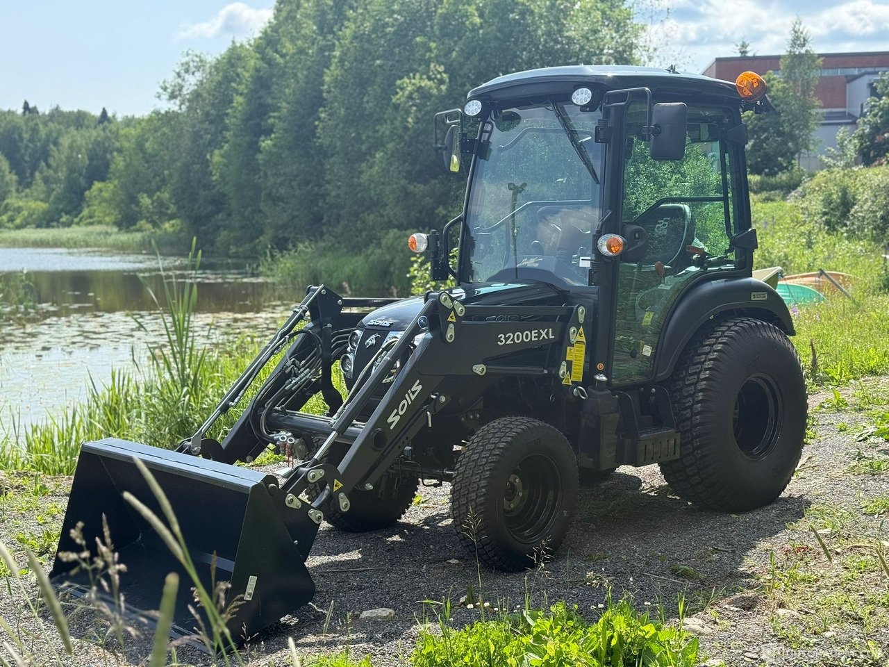 Solis 26 HST ohjaamolla ja etukuormaajalla, 2024, alvillinen, lähes ajamaton, Jyväskylä - Landbouwmachine: afbeelding 1 Solis 26 HST ohjaamolla ja etukuormaajalla, 2024, alvillinen, lähes ajamaton, Jyväskylä - Landbouwmachine: afbeelding 1