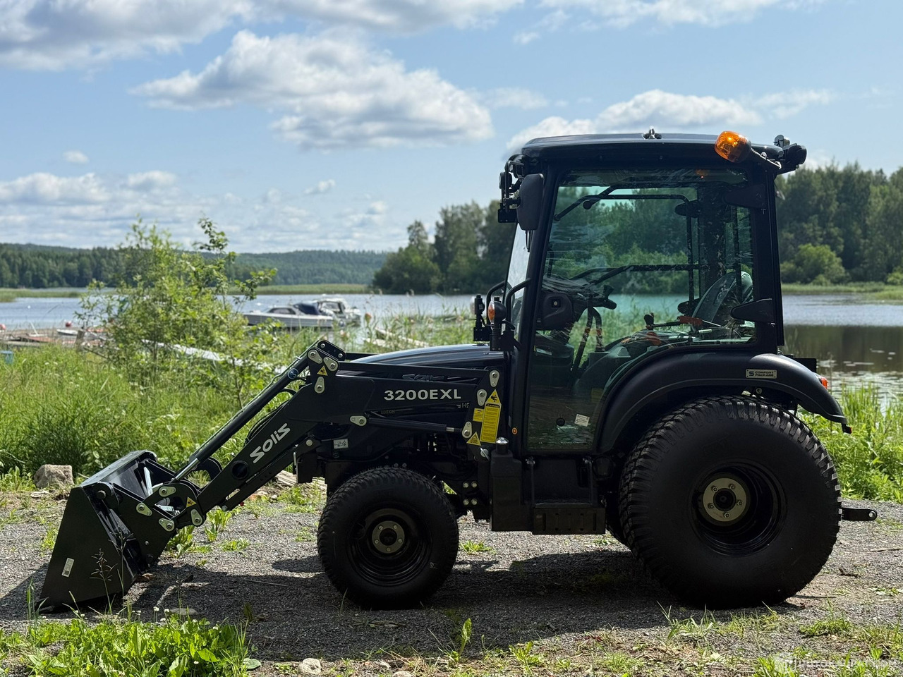 Solis 26 HST ohjaamolla ja etukuormaajalla, 2024, alvillinen, lähes ajamaton, Jyväskylä - Landbouwmachine: afbeelding 2 Solis 26 HST ohjaamolla ja etukuormaajalla, 2024, alvillinen, lähes ajamaton, Jyväskylä - Landbouwmachine: afbeelding 2