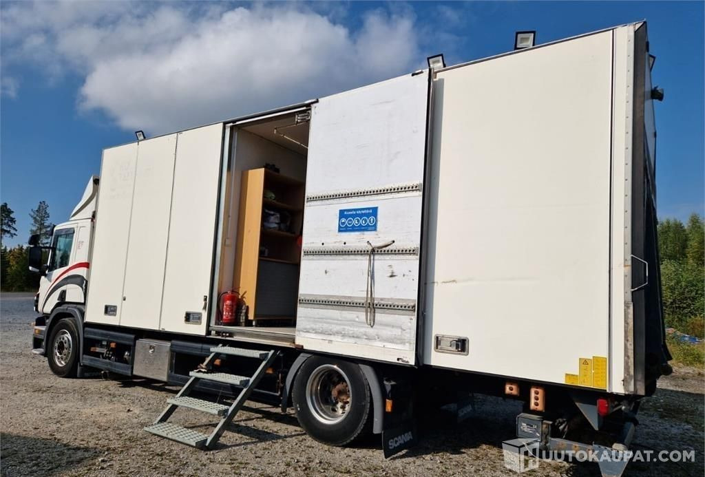 Scania P 230 Huoltokuorma-auto ruokailutilalla, 2008, Siilinjärvi - Bakwagen: afbeelding 2 Scania P 230 Huoltokuorma-auto ruokailutilalla, 2008, Siilinjärvi - Bakwagen: afbeelding 2
