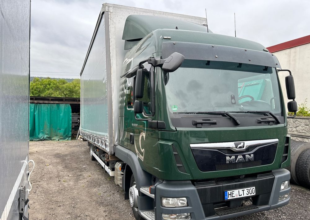 MAN TGL 12.250 GLOB UNIKAT z Niemiec BDF firanka / AUTOMAT HAK / EURO 6 / BDF 7.40 wysoki / MICHELIN 80% - Schuifzeilen vrachtwagen: afbeelding 1 MAN TGL 12.250 GLOB UNIKAT z Niemiec BDF firanka / AUTOMAT HAK / EURO 6 / BDF 7.40 wysoki / MICHELIN 80% - Schuifzeilen vrachtwagen: afbeelding 1