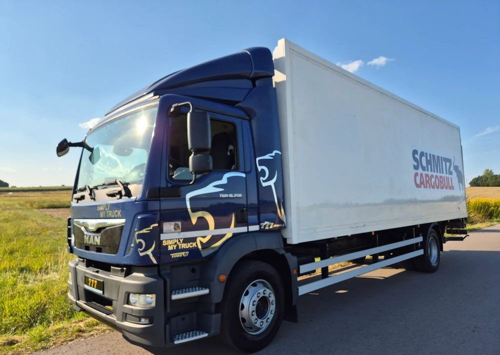 MAN TGM 18.250 Carrier 1950 D/E z Holandii / TOP STAN / 7.5m / 18 palet / winda + drzwi boczne / OKAZJA - Koelwagen vrachtwagen: afbeelding 1 MAN TGM 18.250 Carrier 1950 D/E z Holandii / TOP STAN / 7.5m / 18 palet / winda + drzwi boczne / OKAZJA - Koelwagen vrachtwagen: afbeelding 1
