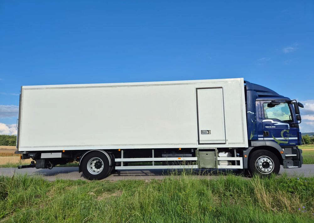 MAN TGM 18.250 Carrier 1950 D/E z Holandii / TOP STAN / 7.5m / 18 palet / winda + drzwi boczne / OKAZJA - Koelwagen vrachtwagen: afbeelding 4 MAN TGM 18.250 Carrier 1950 D/E z Holandii / TOP STAN / 7.5m / 18 palet / winda + drzwi boczne / OKAZJA - Koelwagen vrachtwagen: afbeelding 4