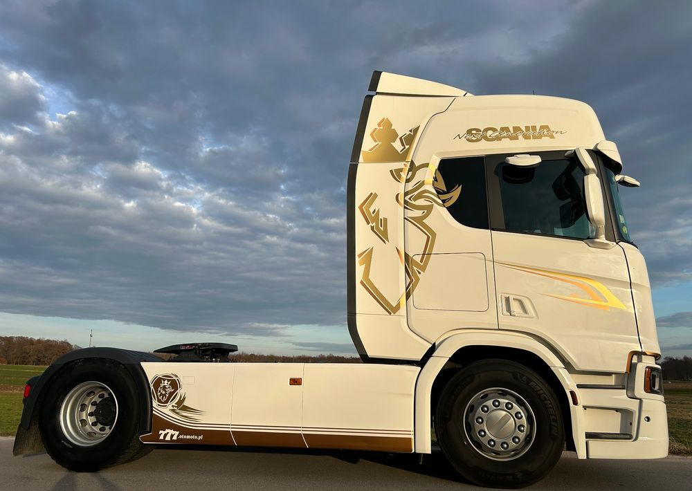 Scania R500 FULL AIR 2019 10x poduszki KLIMA POSTOJOWA / RETARDER / FULL SPOJLER / TOP STAN / od jedynego właściciela ! HYDRAULIKA spod beczki spożywczej ! / do wywrotu ruchomej podłogi beczki TOP TOP - Trekker: afbeelding 4 Scania R500 FULL AIR 2019 10x poduszki KLIMA POSTOJOWA / RETARDER / FULL SPOJLER / TOP STAN / od jedynego właściciela ! HYDRAULIKA spod beczki spożywczej ! / do wywrotu ruchomej podłogi beczki TOP TOP - Trekker: afbeelding 4