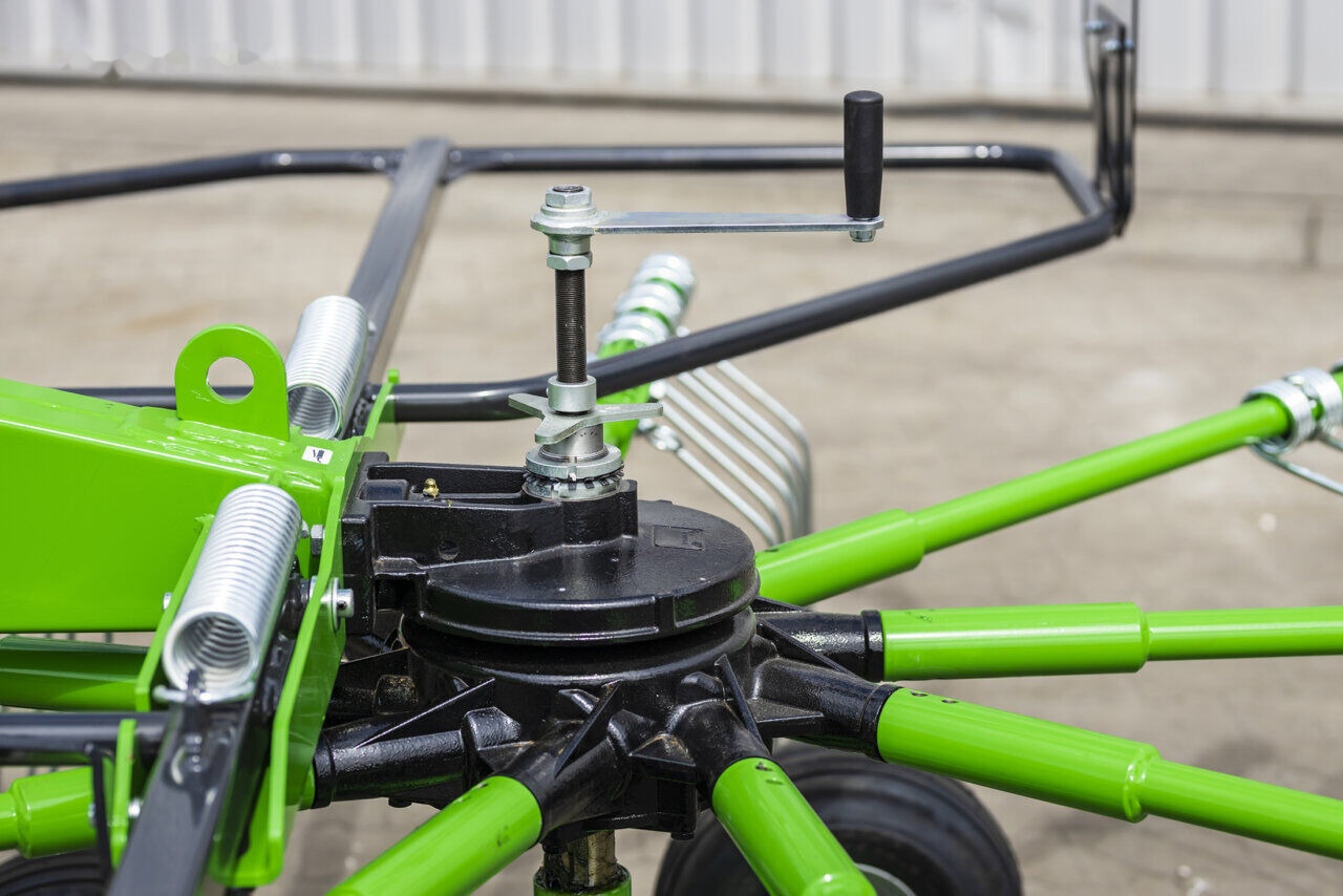 Talex Zgrabiarka karuzelowa zawieszana 4,2m Spyder - Hooischudder: afbeelding 4 Talex Zgrabiarka karuzelowa zawieszana 4,2m Spyder - Hooischudder: afbeelding 4