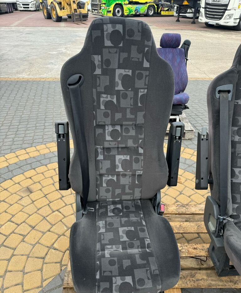 Mercedes-Benz ACTROS MP 2 MP 3 AXOR truck - Zitplaats voor Vrachtwagen: afbeelding 1 Mercedes-Benz ACTROS MP 2 MP 3 AXOR truck - Zitplaats voor Vrachtwagen: afbeelding 1