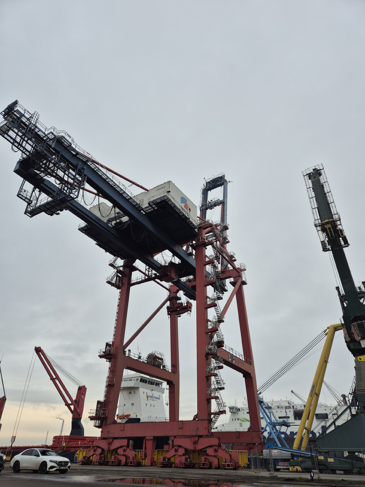 ZPMC STS crane - Havenmaterieel: afbeelding 2 ZPMC STS crane - Havenmaterieel: afbeelding 2