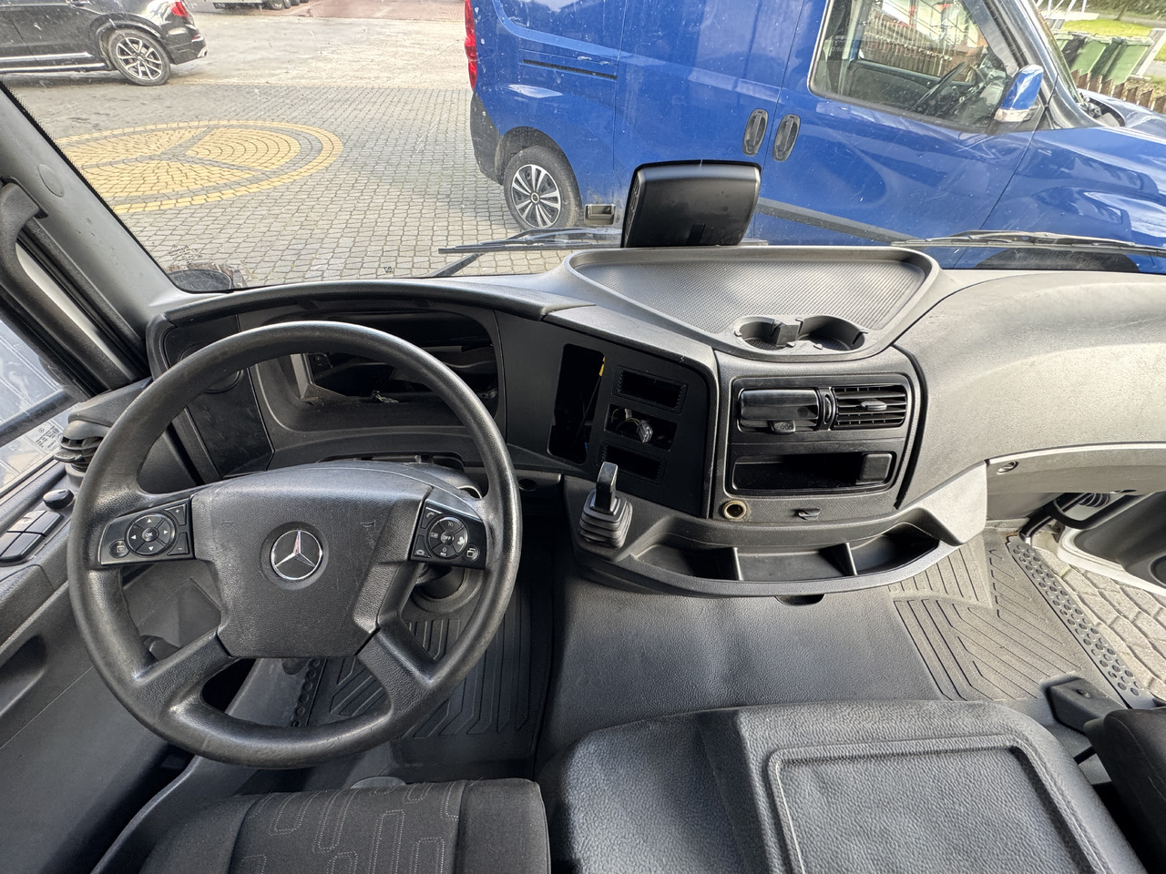 Mercedes Atego Axor - Cabine en interieur: afbeelding 2 Mercedes Atego Axor - Cabine en interieur: afbeelding 2
