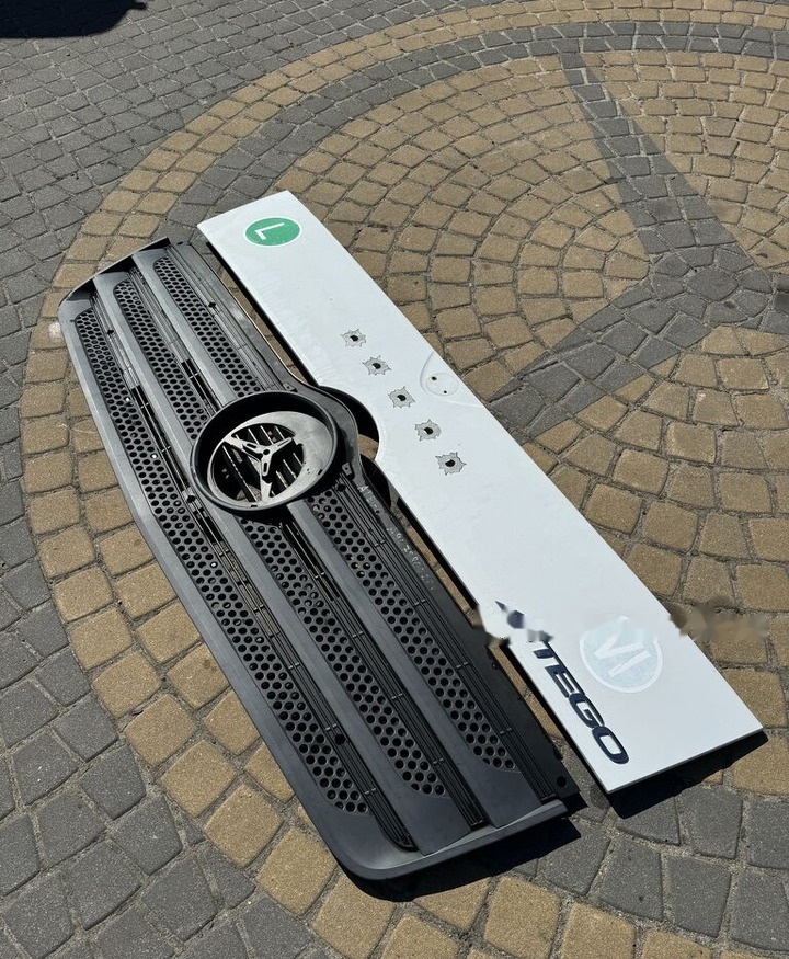 Mercedes-Benz Atego III E6 - Motorkap voor Vrachtwagen: afbeelding 3 Mercedes-Benz Atego III E6 - Motorkap voor Vrachtwagen: afbeelding 3