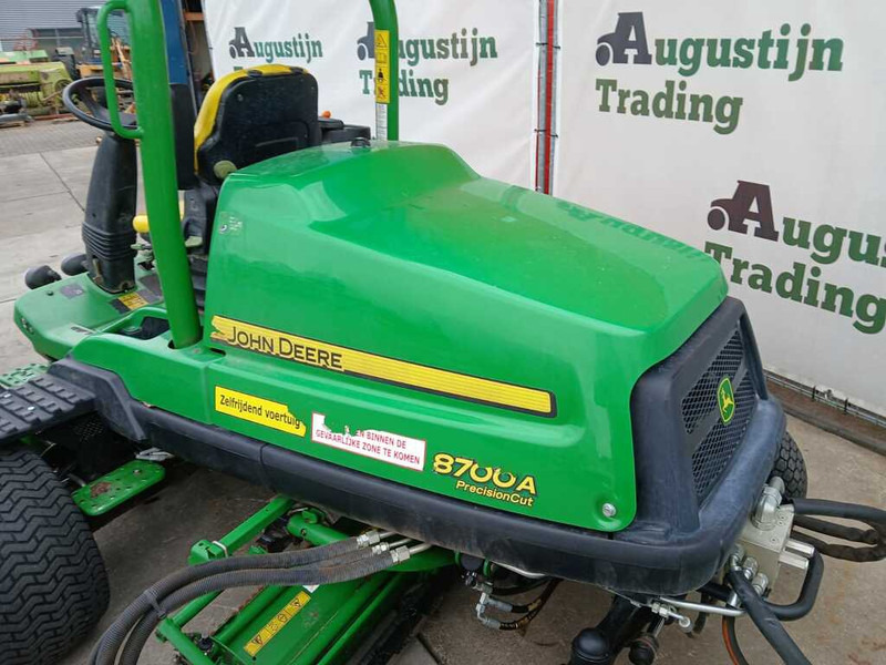John Deere 8700 A - Gazonmaaier: afbeelding 2 John Deere 8700 A - Gazonmaaier: afbeelding 2