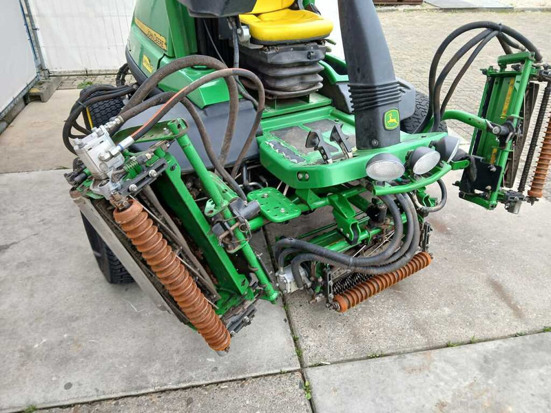 John Deere 8700A - Gazonmaaier: afbeelding 4 John Deere 8700A - Gazonmaaier: afbeelding 4