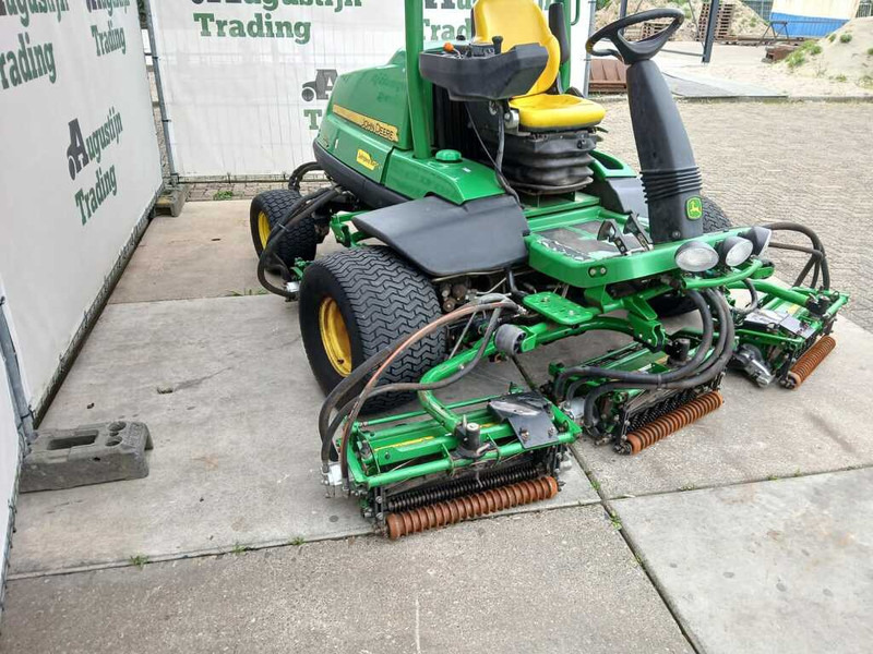 John Deere 8700A - Gazonmaaier: afbeelding 3 John Deere 8700A - Gazonmaaier: afbeelding 3