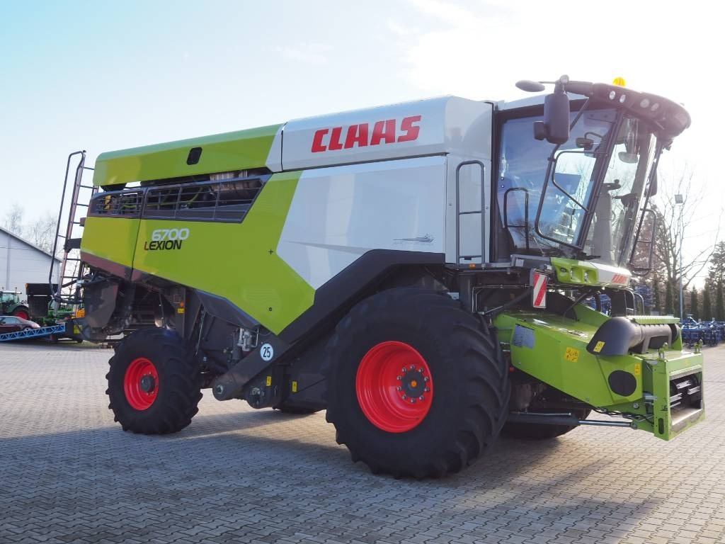 Claas Lexion 6700 + V930 - Maaidorser: afbeelding 4 Claas Lexion 6700 + V930 - Maaidorser: afbeelding 4
