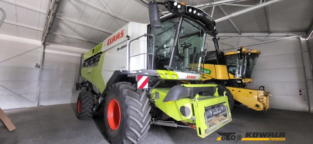 Claas Lexion 7500 + V930 - Maaidorser: afbeelding 1 Claas Lexion 7500 + V930 - Maaidorser: afbeelding 1