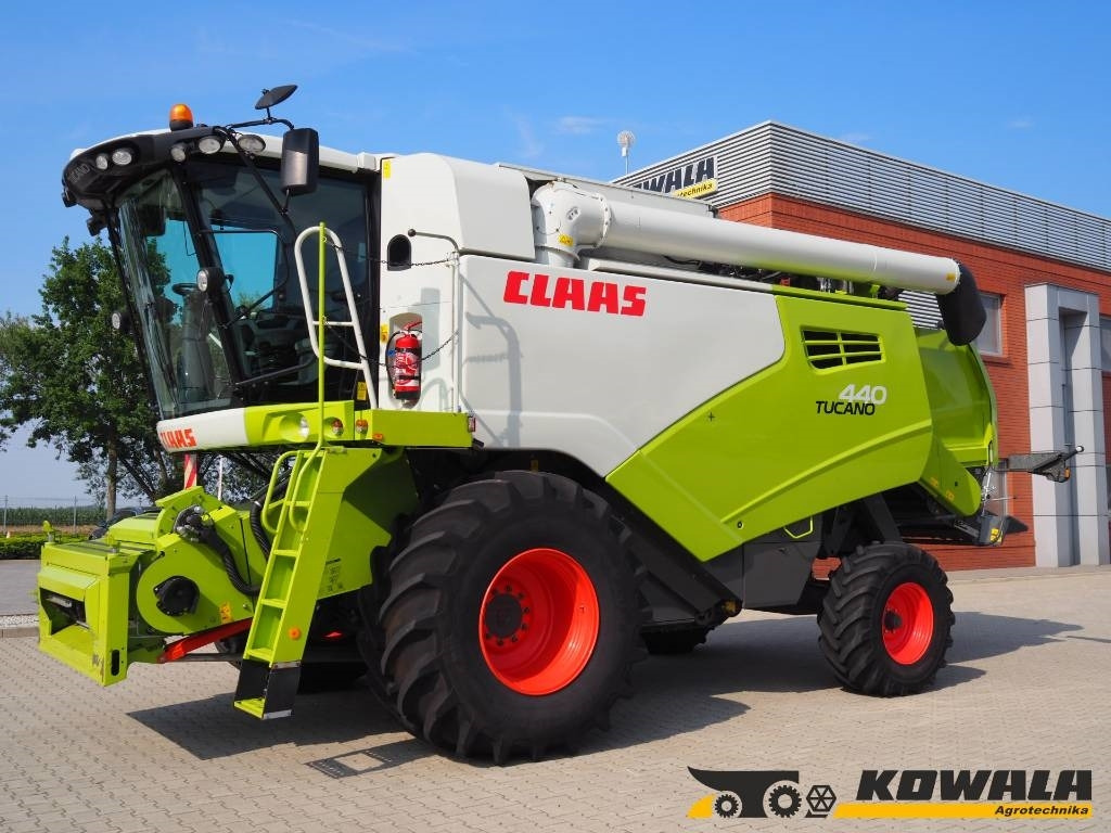 Claas Tucano 440 + V620 - Maaidorser: afbeelding 1 Claas Tucano 440 + V620 - Maaidorser: afbeelding 1