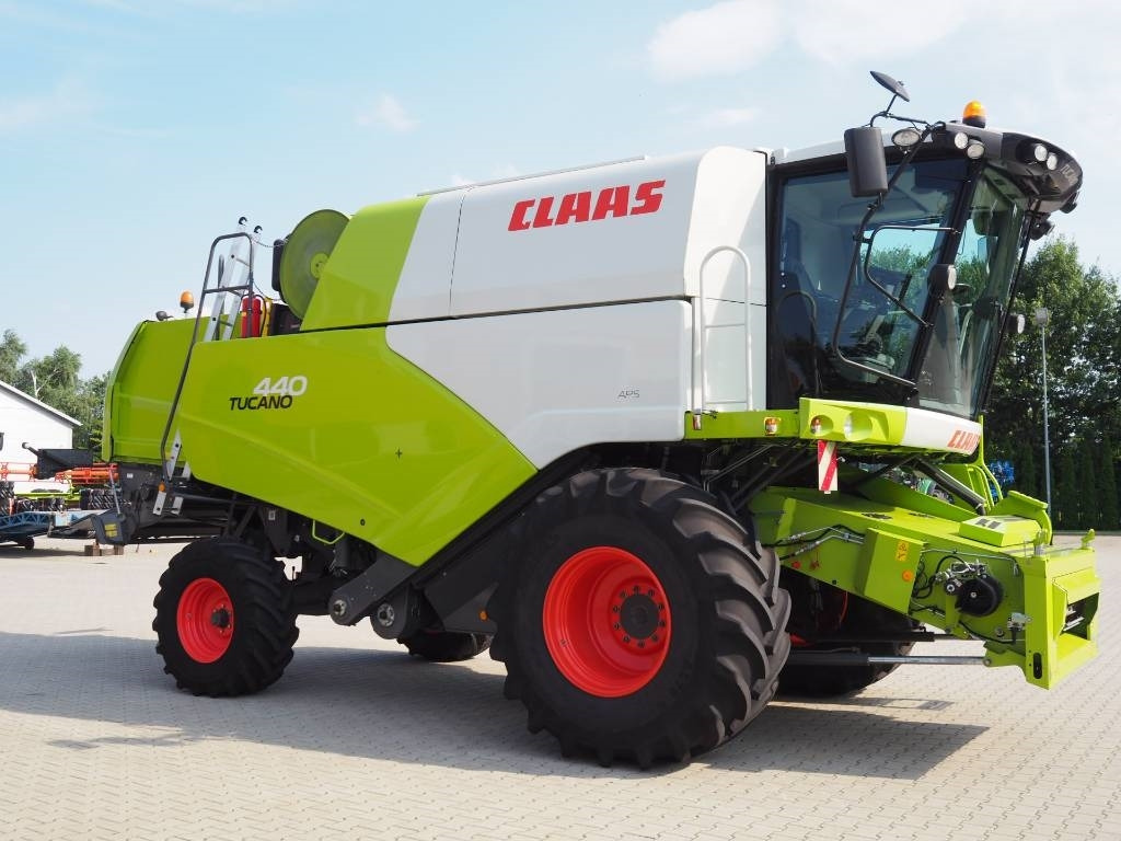 Claas Tucano 440 + V620 - Maaidorser: afbeelding 4 Claas Tucano 440 + V620 - Maaidorser: afbeelding 4