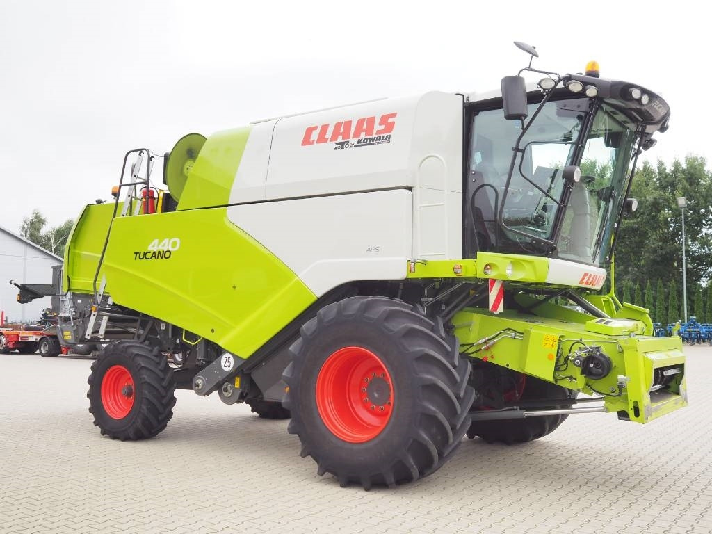 Claas Tucano 440 + V620 - Maaidorser: afbeelding 4 Claas Tucano 440 + V620 - Maaidorser: afbeelding 4