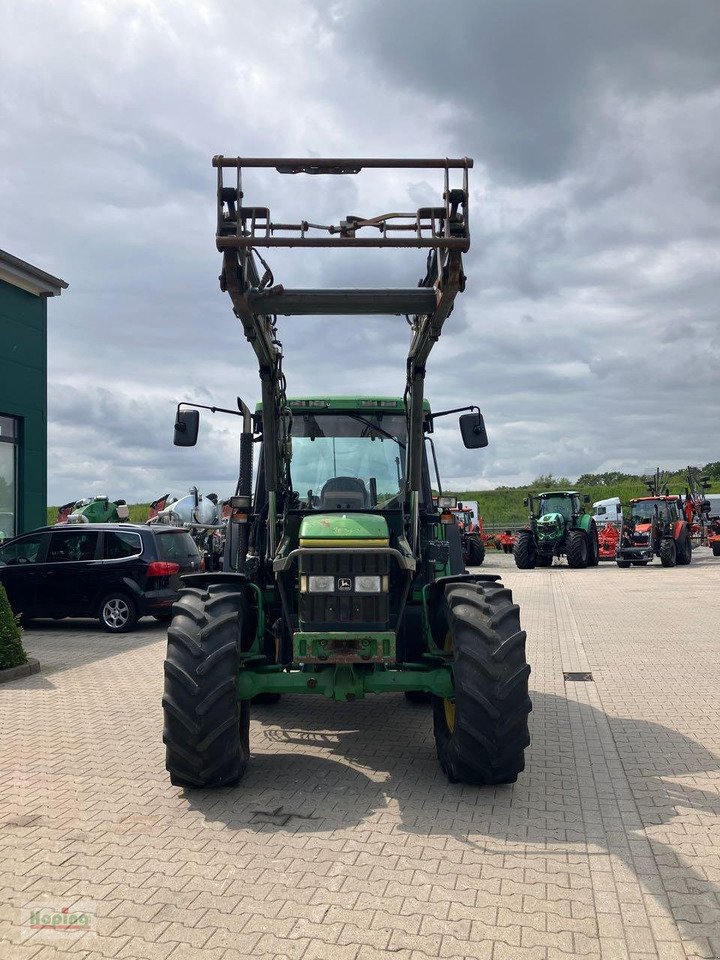 John Deere 6400 - Tractor: afbeelding 2 John Deere 6400 - Tractor: afbeelding 2