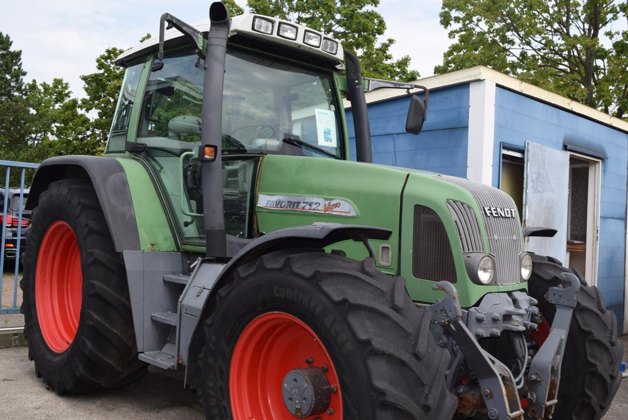 Fendt 712 Vario - Tractor: afbeelding 2 Fendt 712 Vario - Tractor: afbeelding 2
