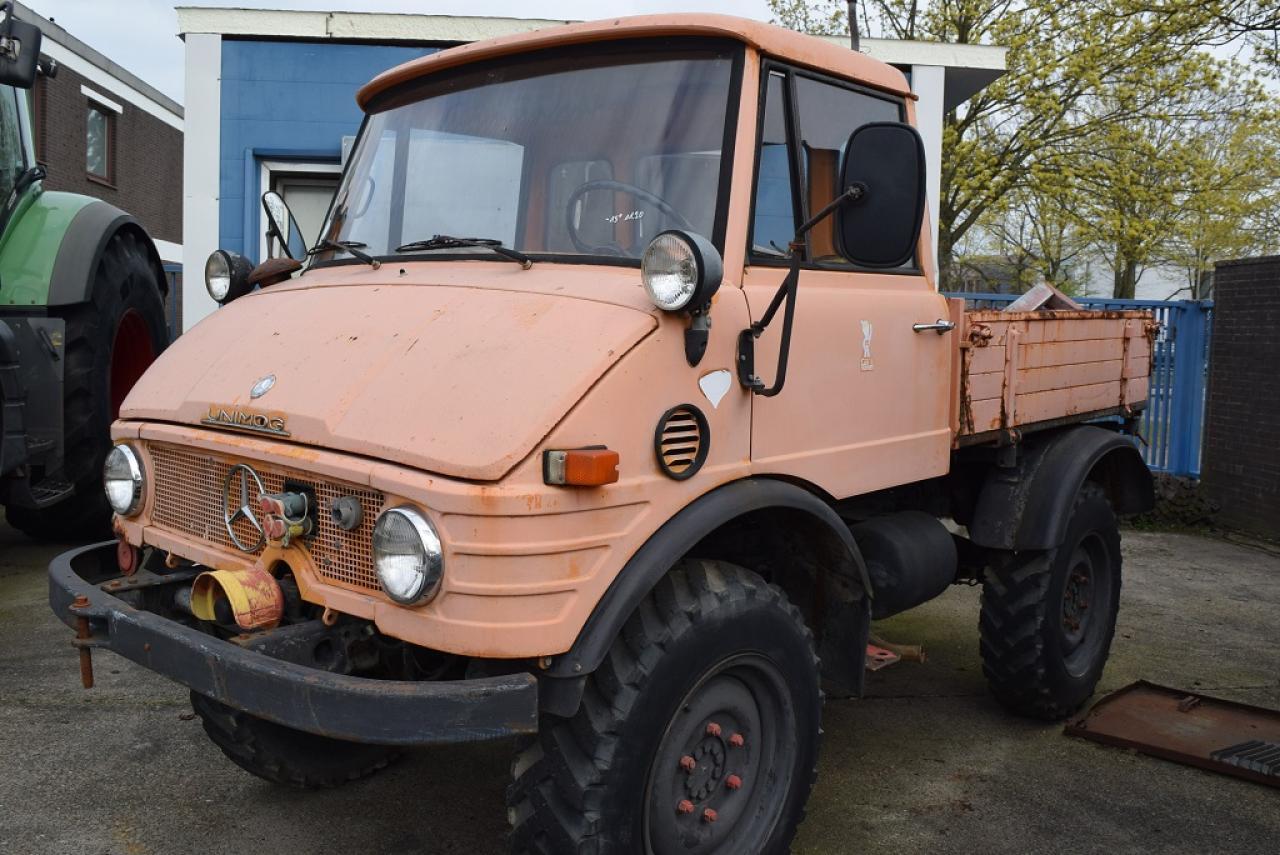 Mercedes-Benz Unimog U421 - Gemeentelijke machine/ Speciaal: afbeelding 2 Mercedes-Benz Unimog U421 - Gemeentelijke machine/ Speciaal: afbeelding 2