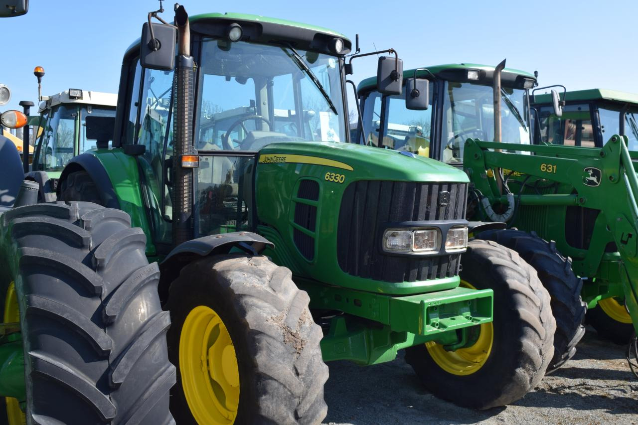 John Deere 6330 - Tractor: afbeelding 1 John Deere 6330 - Tractor: afbeelding 1