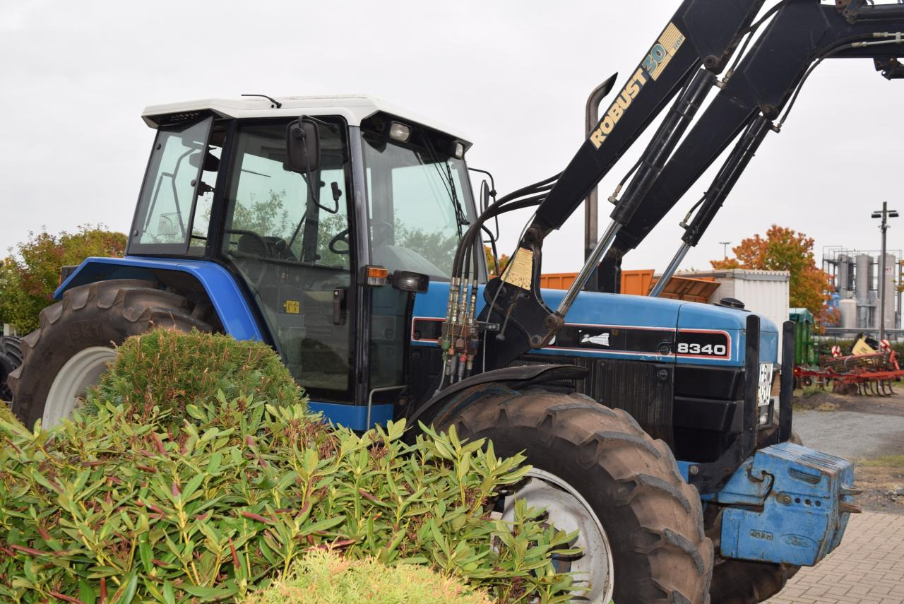 New Holland 8340 - Tractor: afbeelding 2 New Holland 8340 - Tractor: afbeelding 2