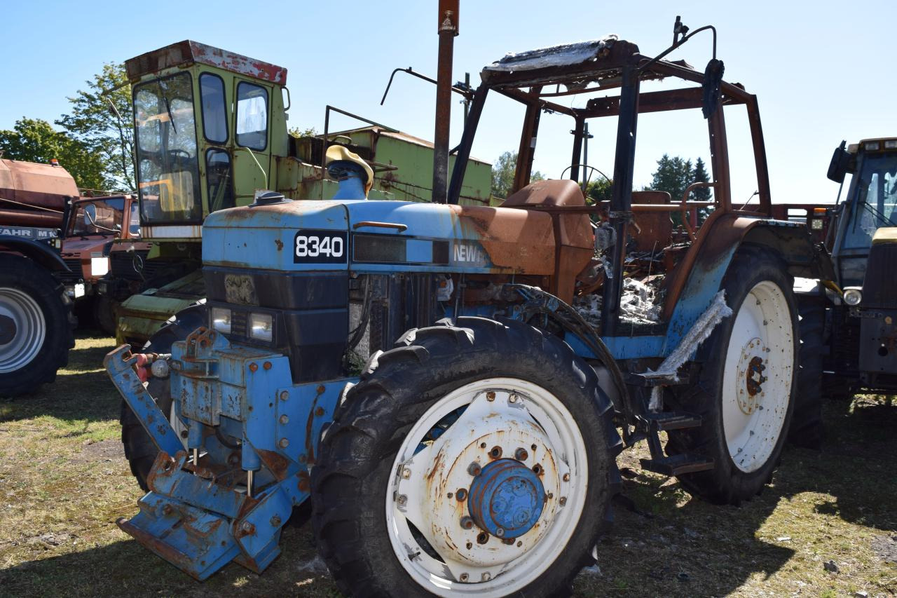 New Holland 8340 *zur Teileverwertung* - Tractor: afbeelding 2 New Holland 8340 *zur Teileverwertung* - Tractor: afbeelding 2