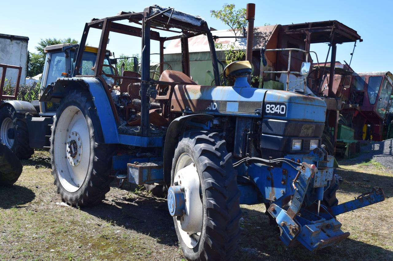 New Holland 8340 *zur Teileverwertung* - Tractor: afbeelding 1 New Holland 8340 *zur Teileverwertung* - Tractor: afbeelding 1