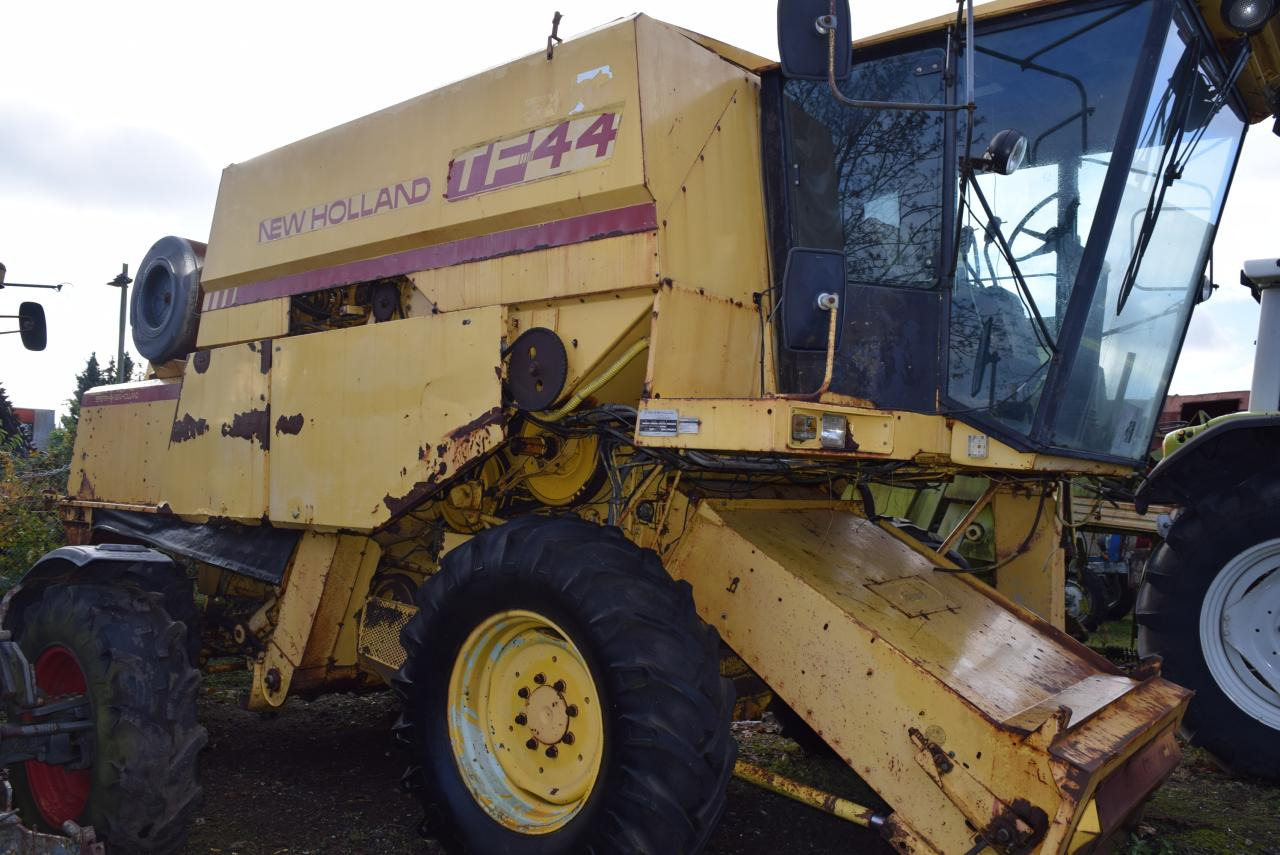New Holland TF 44 - Maaidorser: afbeelding 1 New Holland TF 44 - Maaidorser: afbeelding 1
