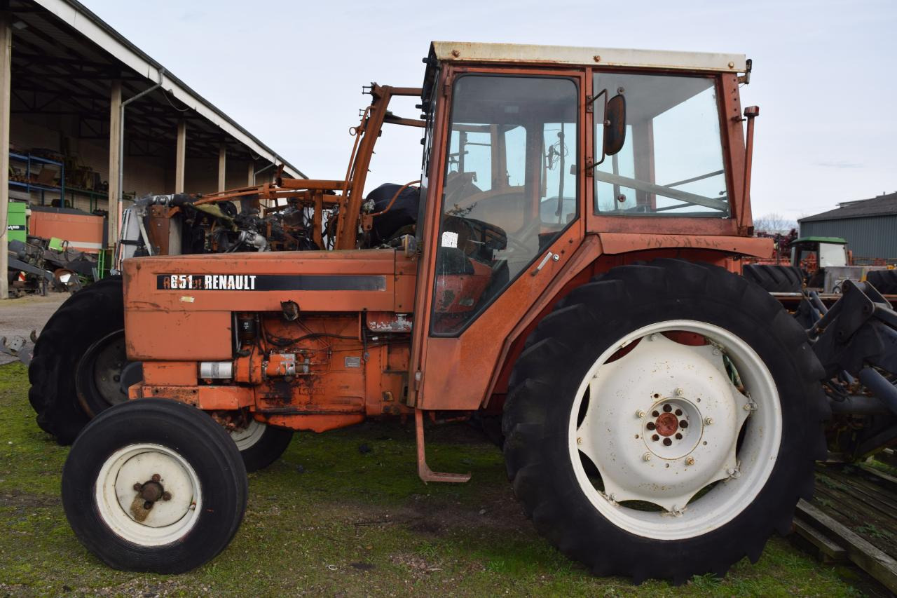 Renault 651 - Tractor: afbeelding 3 Renault 651 - Tractor: afbeelding 3