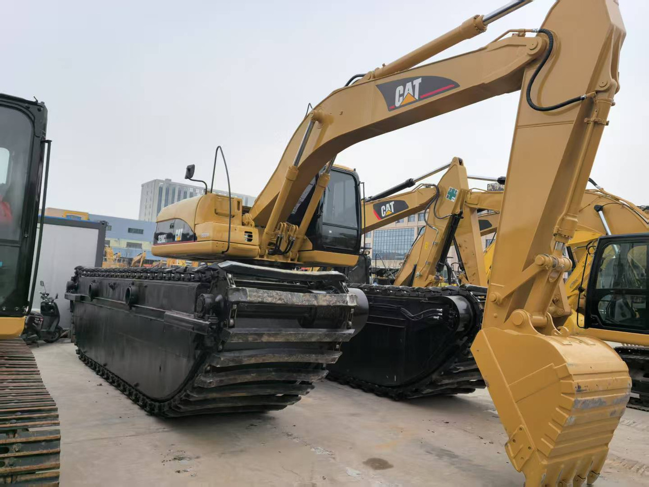 CATERPILLAR 320C boat excavator - Amfibische graafmachine: afbeelding 3 CATERPILLAR 320C boat excavator - Amfibische graafmachine: afbeelding 3