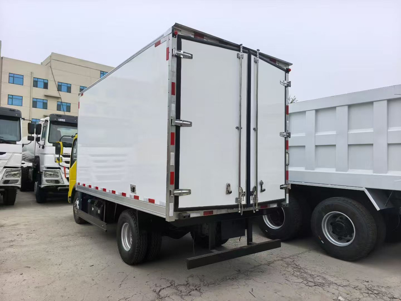 - Koelwagen vrachtwagen: afbeelding 2 - Koelwagen vrachtwagen: afbeelding 2