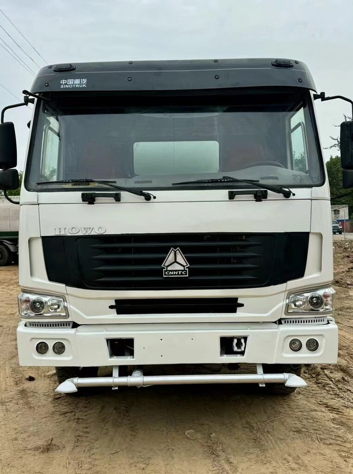 Sinotruk Howo 6*4 20cm³ - Gemeentelijke machine/ Speciaal: afbeelding 4 Sinotruk Howo 6*4 20cm³ - Gemeentelijke machine/ Speciaal: afbeelding 4