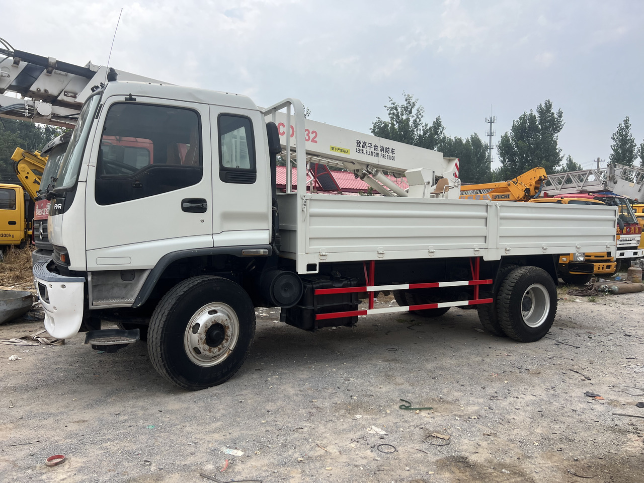 ISUZU Cargo truck - Kipper vrachtwagen: afbeelding 4 ISUZU Cargo truck - Kipper vrachtwagen: afbeelding 4