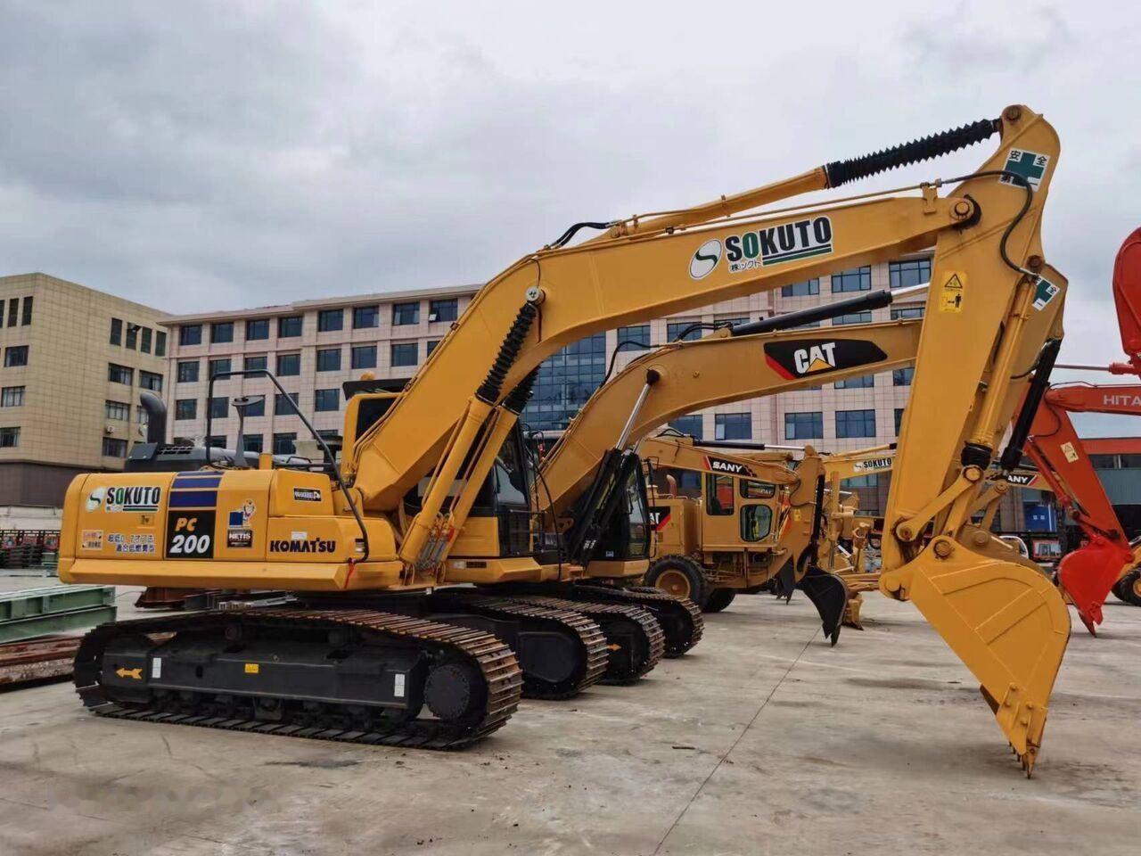 Komatsu PC200-8 - Rupsgraafmachine: afbeelding 2 Komatsu PC200-8 - Rupsgraafmachine: afbeelding 2