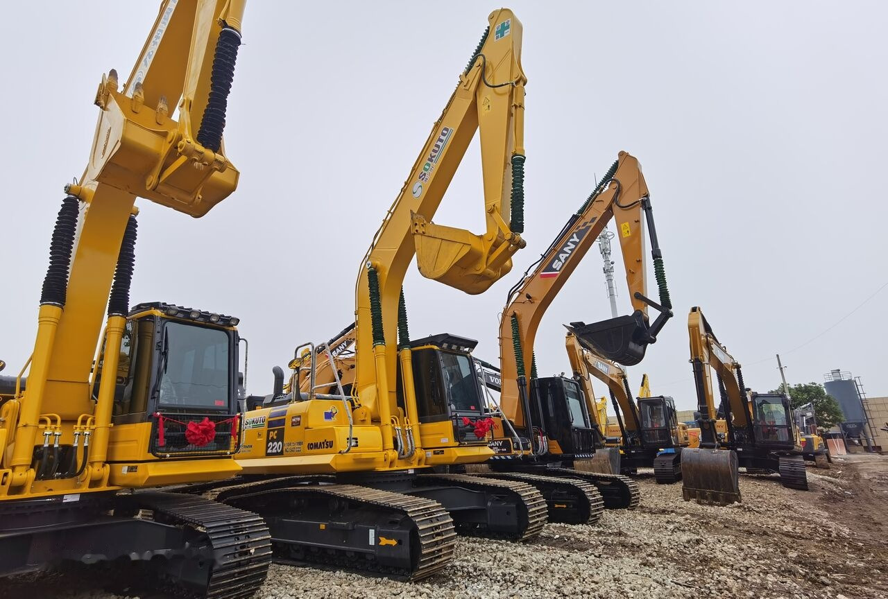 Komatsu PC220-8 - Rupsgraafmachine: afbeelding 2 Komatsu PC220-8 - Rupsgraafmachine: afbeelding 2
