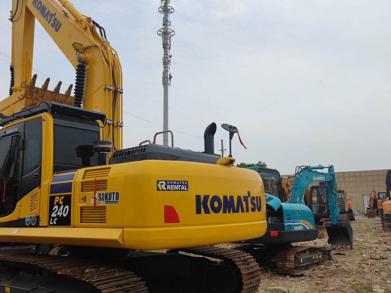 Komatsu PC240LC - Rupsgraafmachine: afbeelding 3 Komatsu PC240LC - Rupsgraafmachine: afbeelding 3